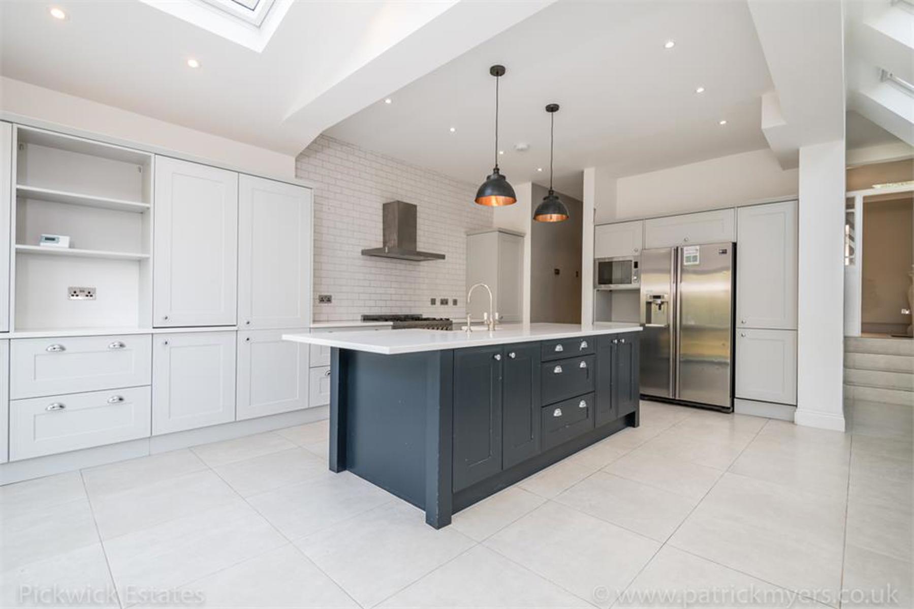 Beauval Road, SE22 8UG