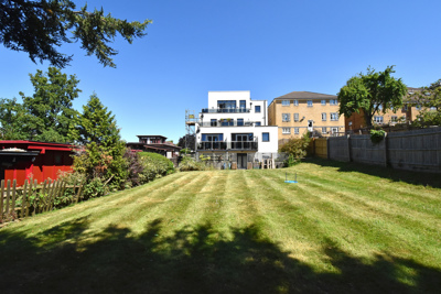 18 Brockley Park