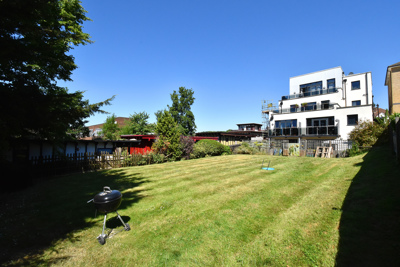18 Brockley Park