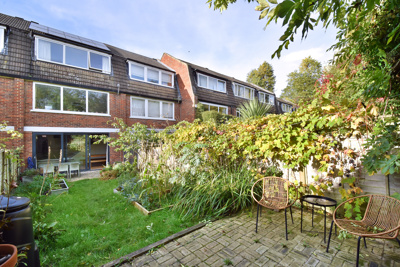Buckstone Close