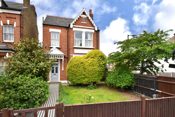 Lordship Lane , SE22